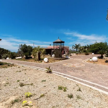 Flo Villa